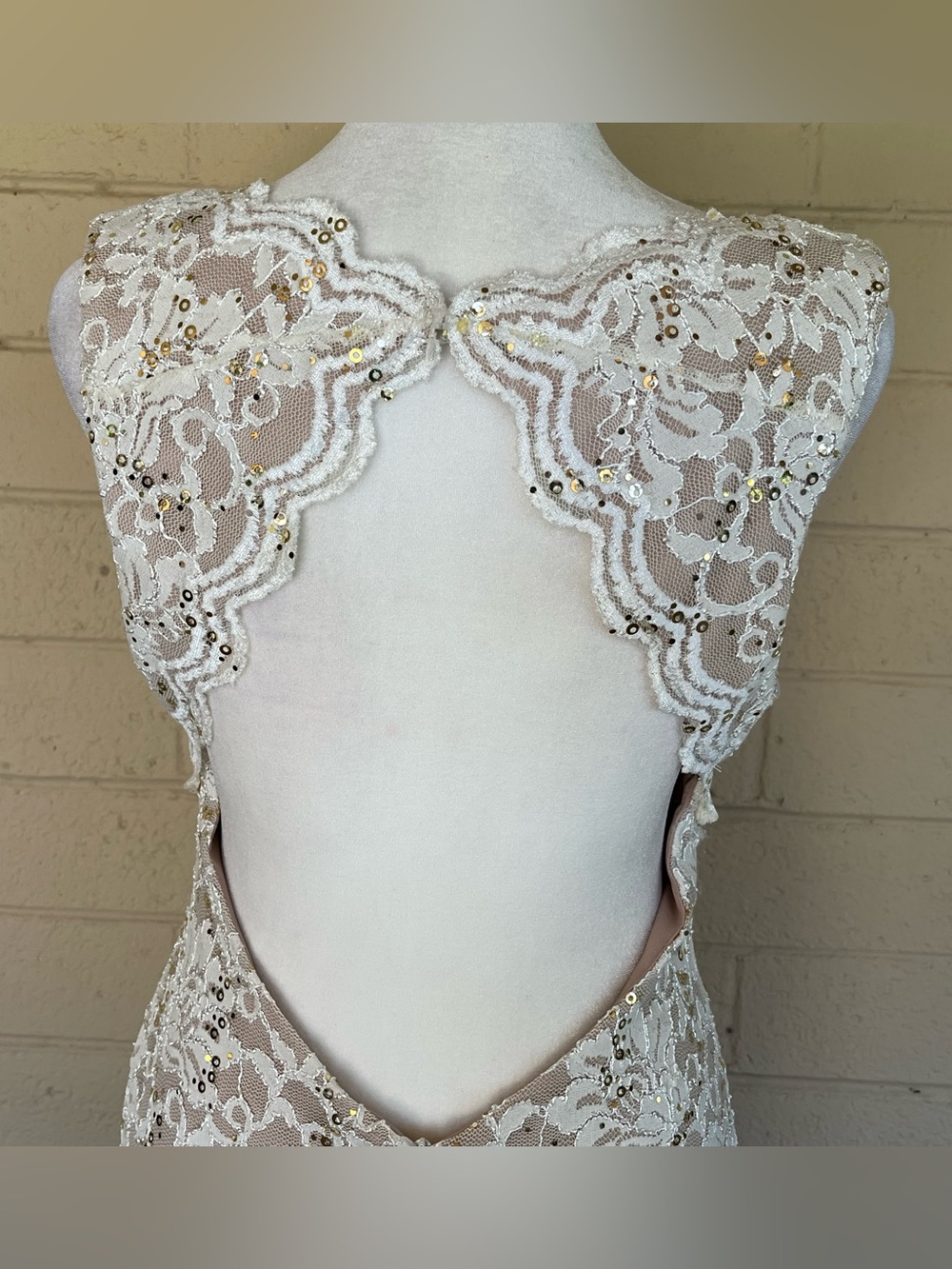 Ivory Lace Open-Back Dress, sequins. Morgan & Co. Stretchy. Bridal shower. S-M - Picture 3 of 12